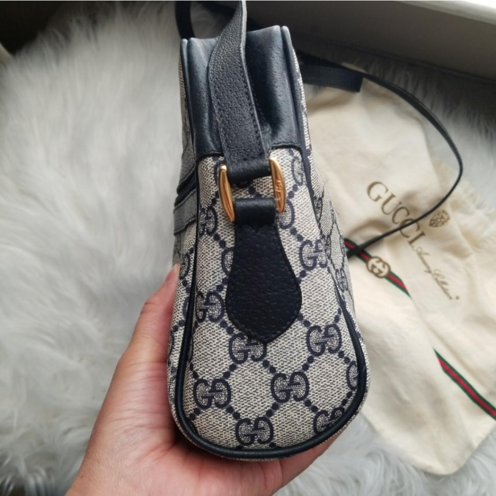 Authentic Vintage Gucci Camera Shoulder Bag - Picture 5 of 12